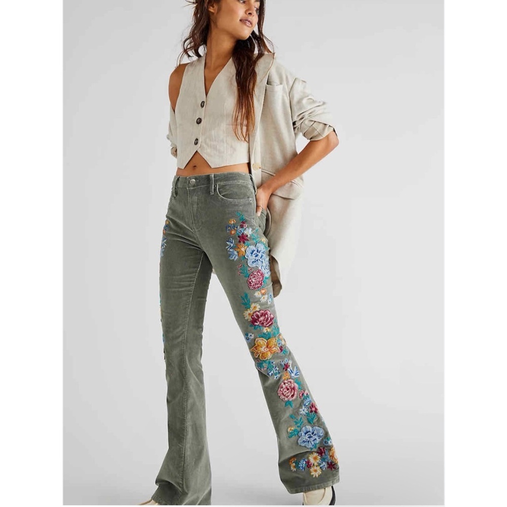 Free People x Driftwood Farrah
Embroidered Cord Flare Jeans Sz 28